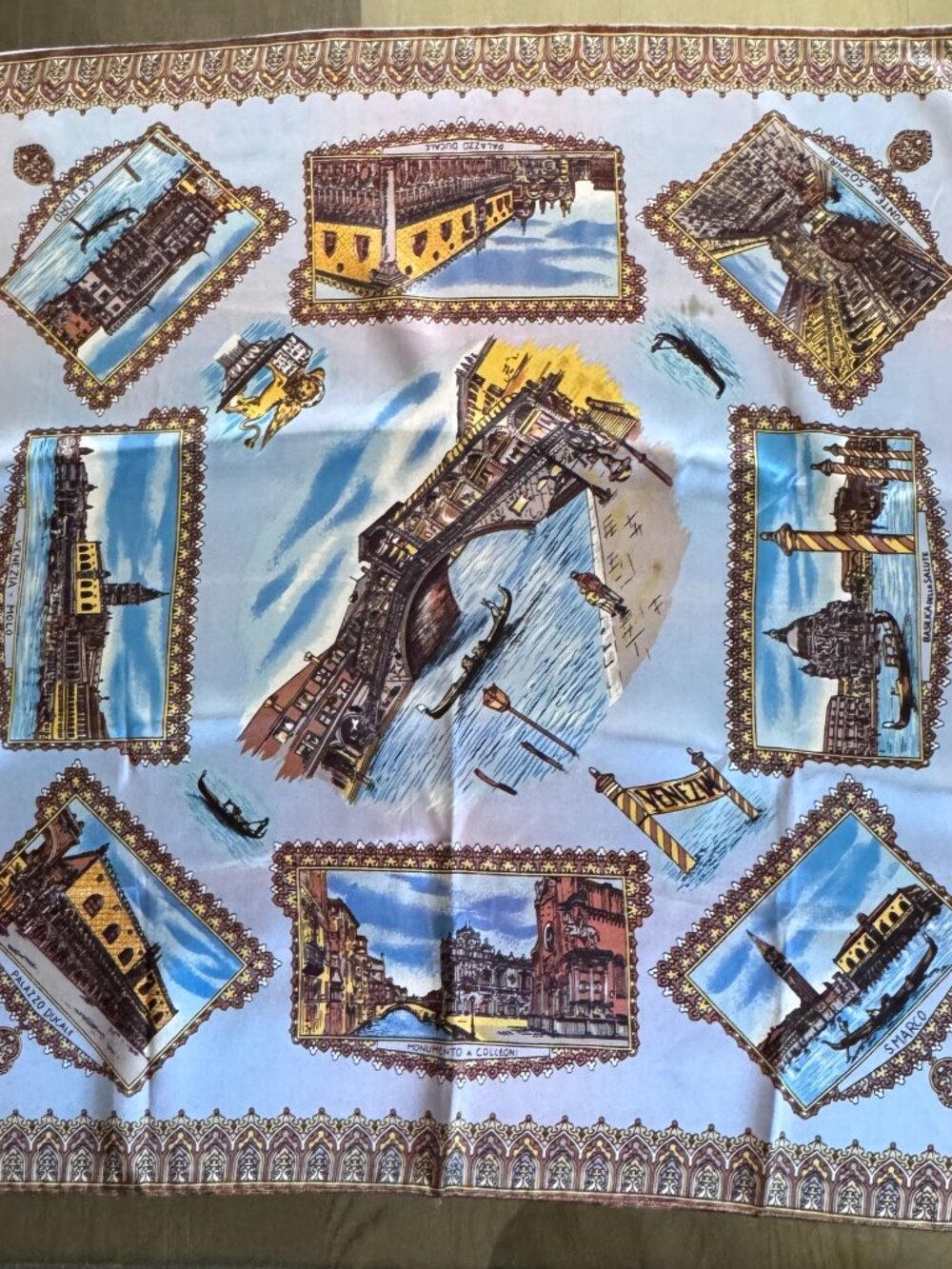Vintage Italian Silk Scarf w/Landmarks of Venezia (Venice), Excellent Condition - Picture 2 of 5